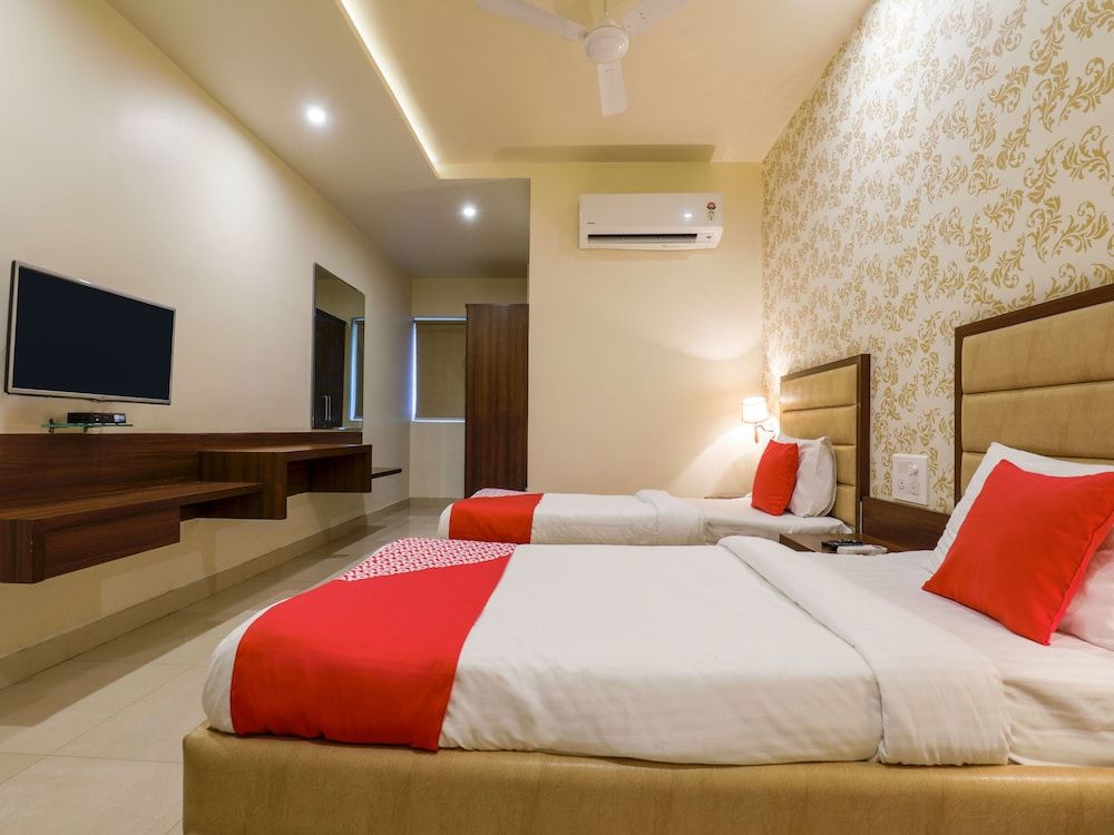 OYO 4035 SPG Grand Double or Twin Room 9