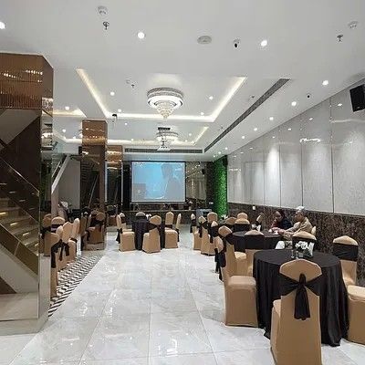 undefined Tony Inn 8