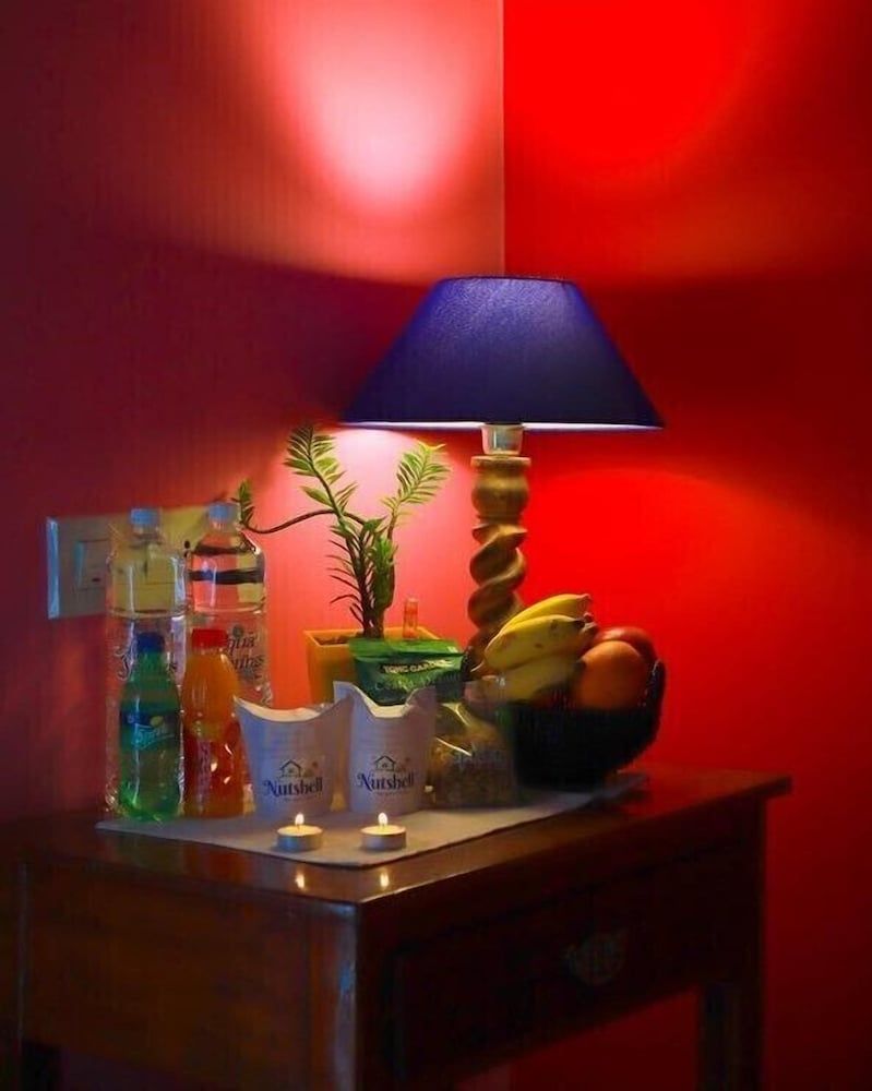 Nutshell Airport Retreat by the Sea Red Room 3