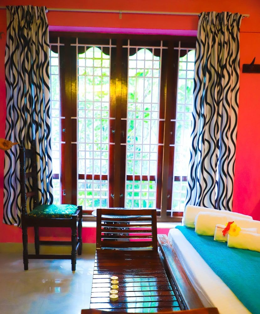 Nutshell Airport Retreat by the Sea Red Room 2