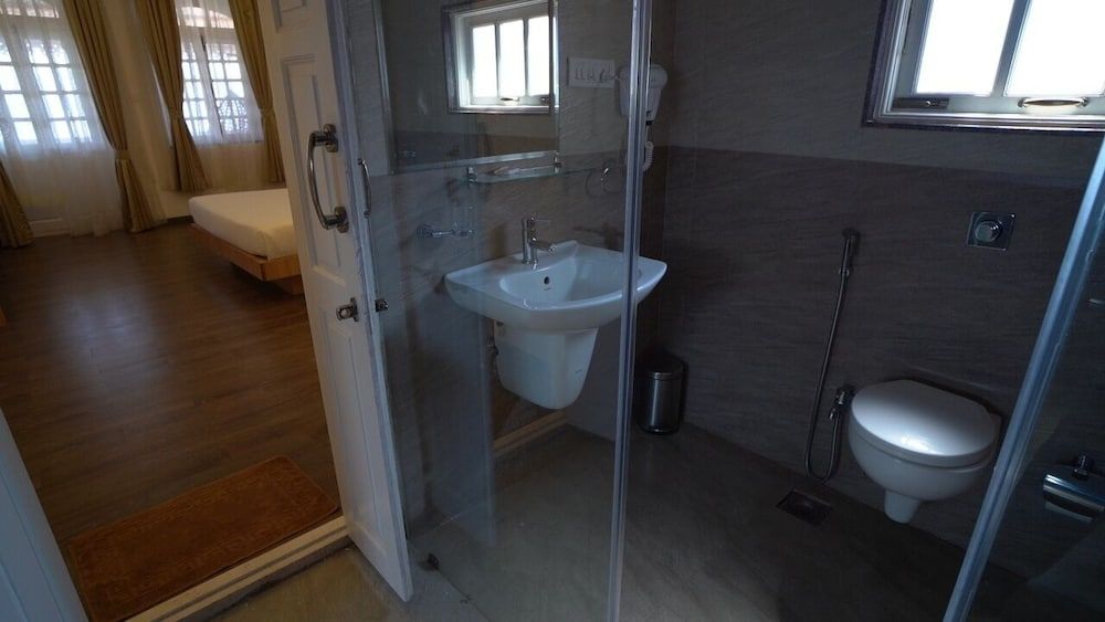 Regenta Place Greenleaf Mahabaleshwar By Royal Orchid Hotels Limited Deluxe Room 4