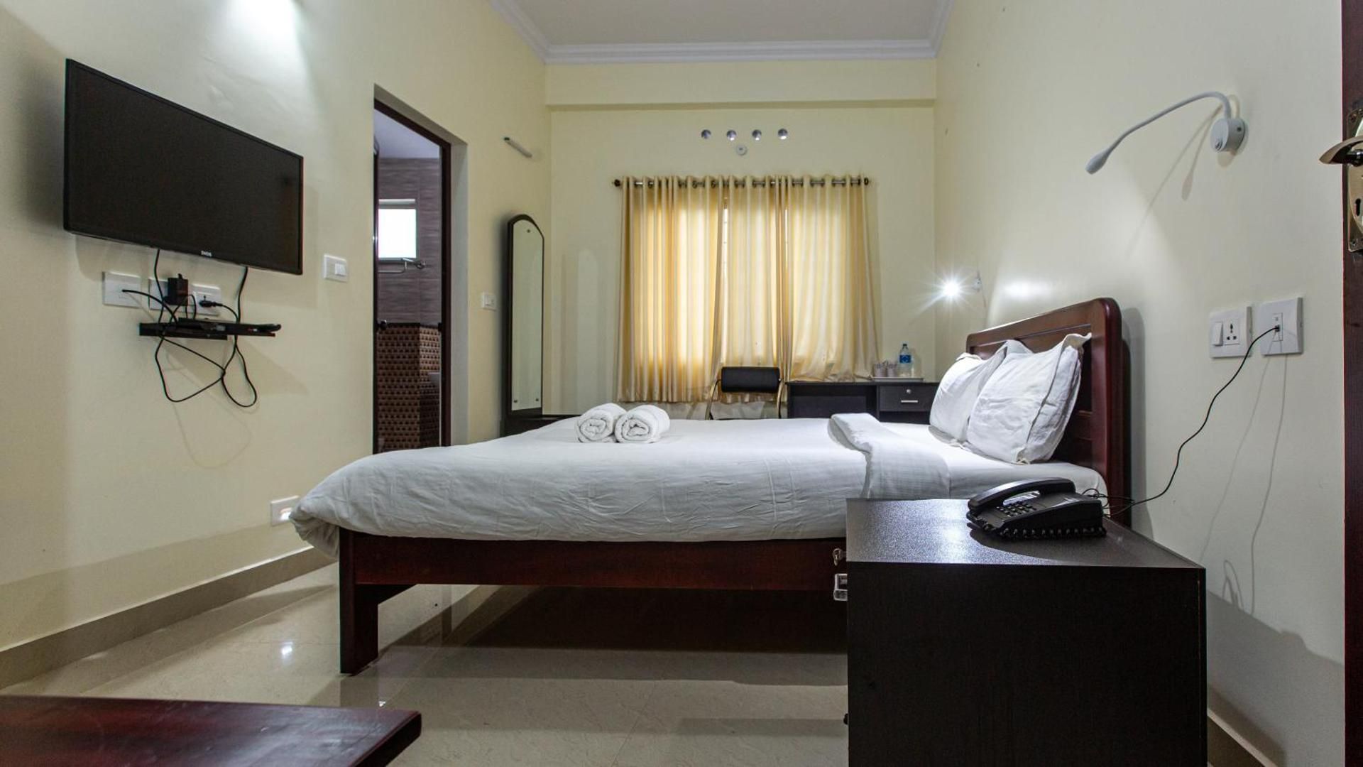 Woodside Residency Thekkady Deluxe Room 8
