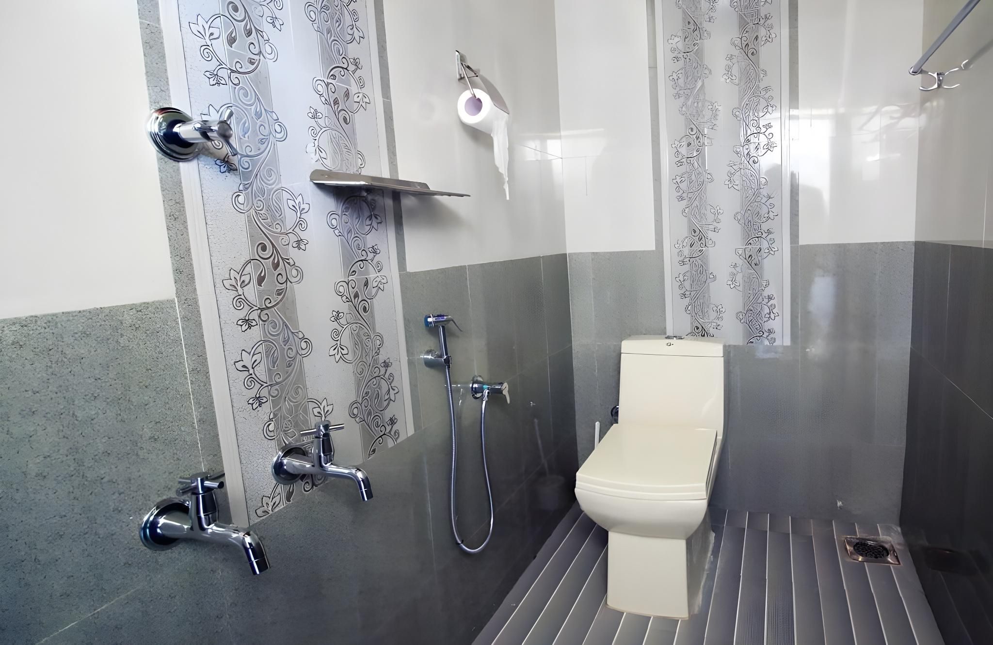 Deluxe Lake View River Cottage 1