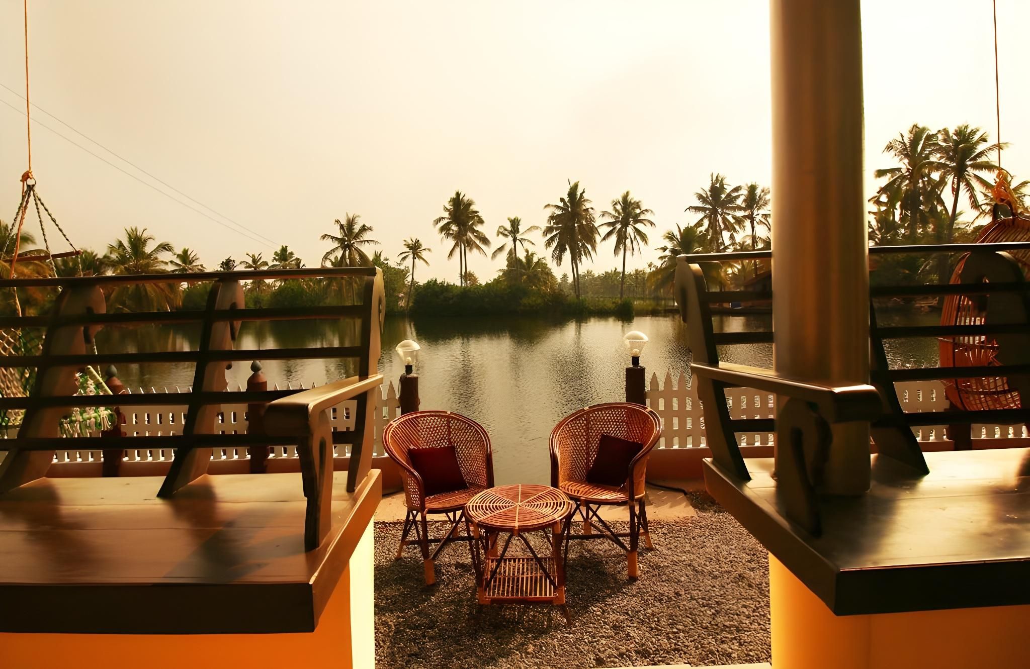 Deluxe Lake View River Cottage 1