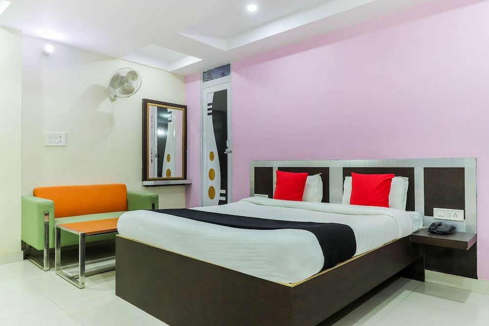 Capital O 49024 Aryavart Hotel Standard Double Room 4