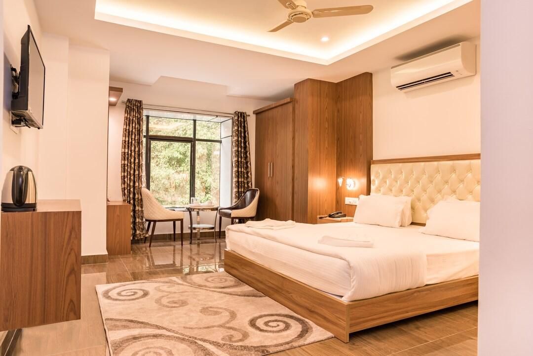 Deluxe Room AC