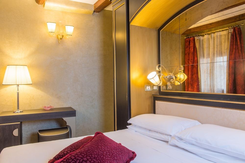 Hotel Campiello Classic Double or Twin Room 7