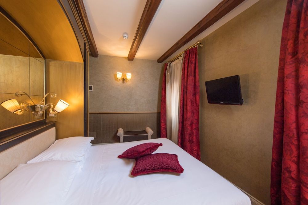 Hotel Campiello Classic Double or Twin Room 10