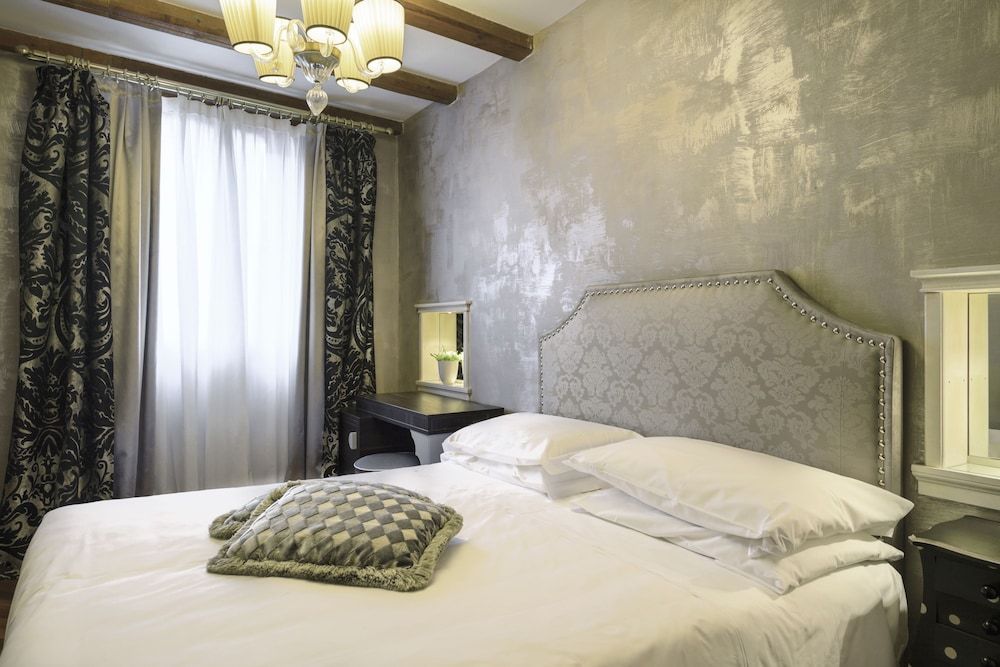 Hotel Campiello Classic Double or Twin Room 4