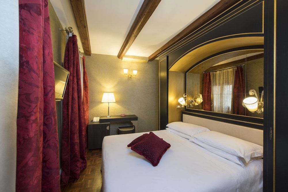 Hotel Campiello Classic Double or Twin Room 8