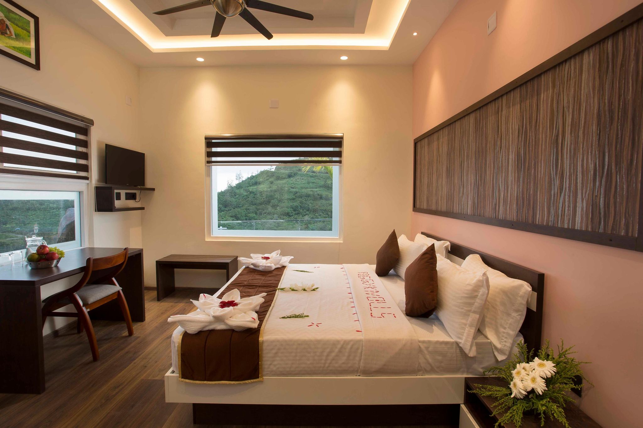 CAVE DELUXE ROOM- SOLARIS