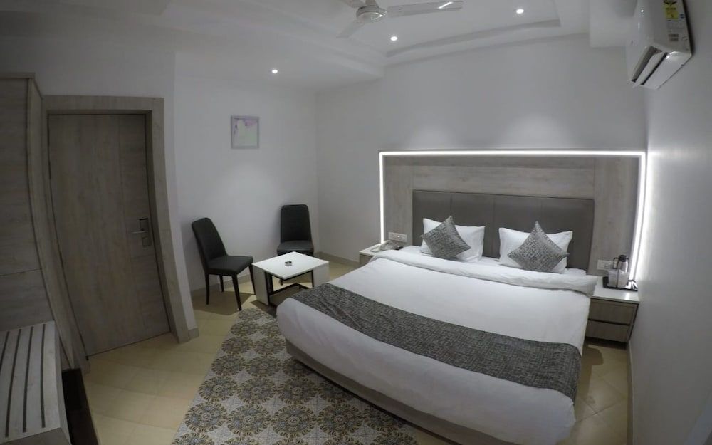 Hotel Pride by Samrat EXECUTIVE