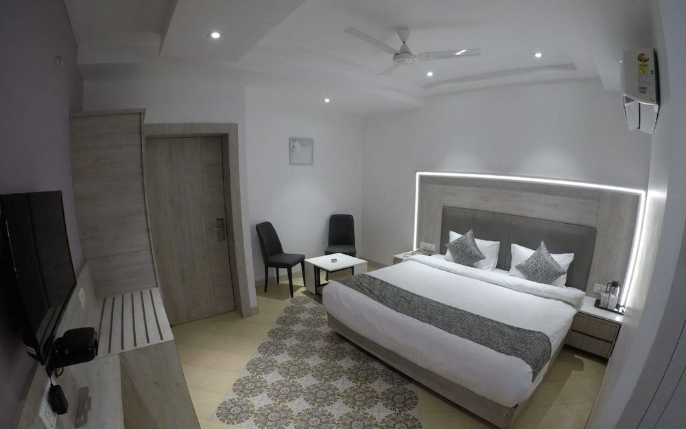 Hotel Pride by Samrat EXECUTIVE 5