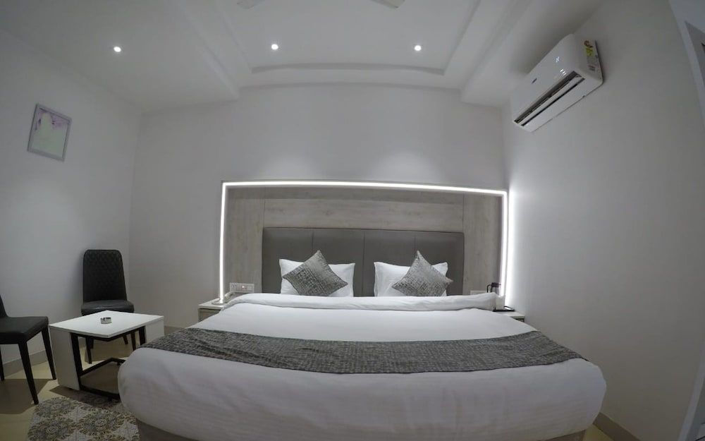 Hotel Pride by Samrat EXECUTIVE 2