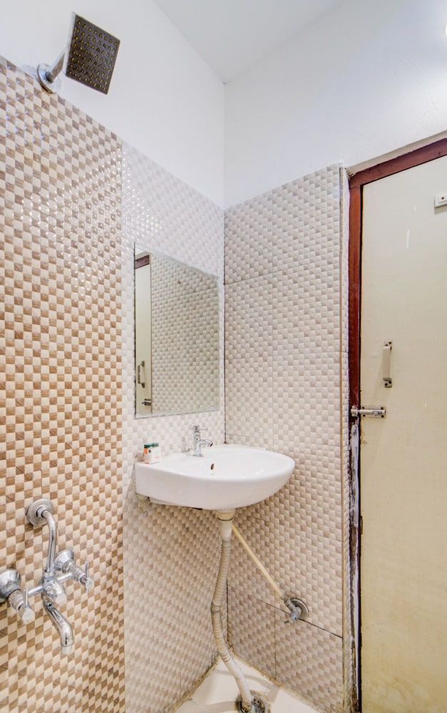 undefined OYO 4025 Hotel Meredian Orchid 2