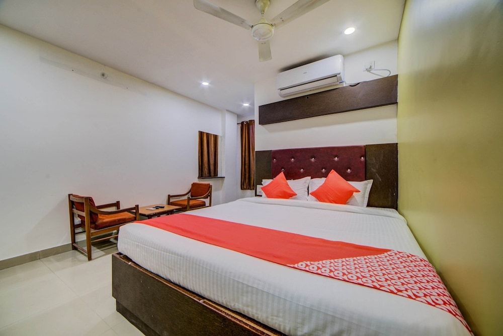 OYO 4025 Hotel Meredian Orchid Standard Double Room 3