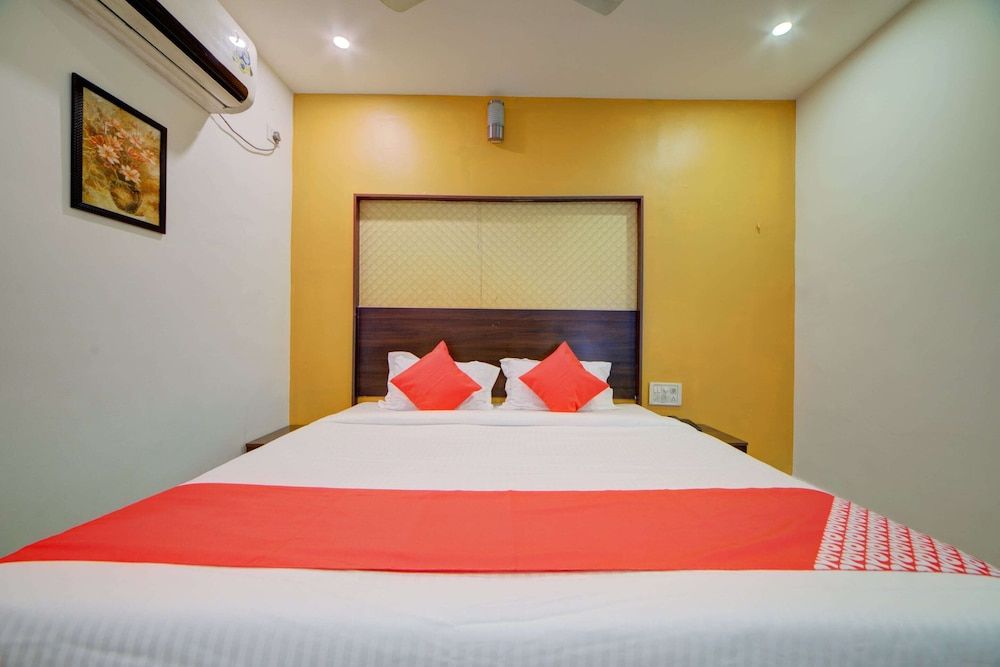 OYO 4025 Hotel Meredian Orchid Standard Double Room 8