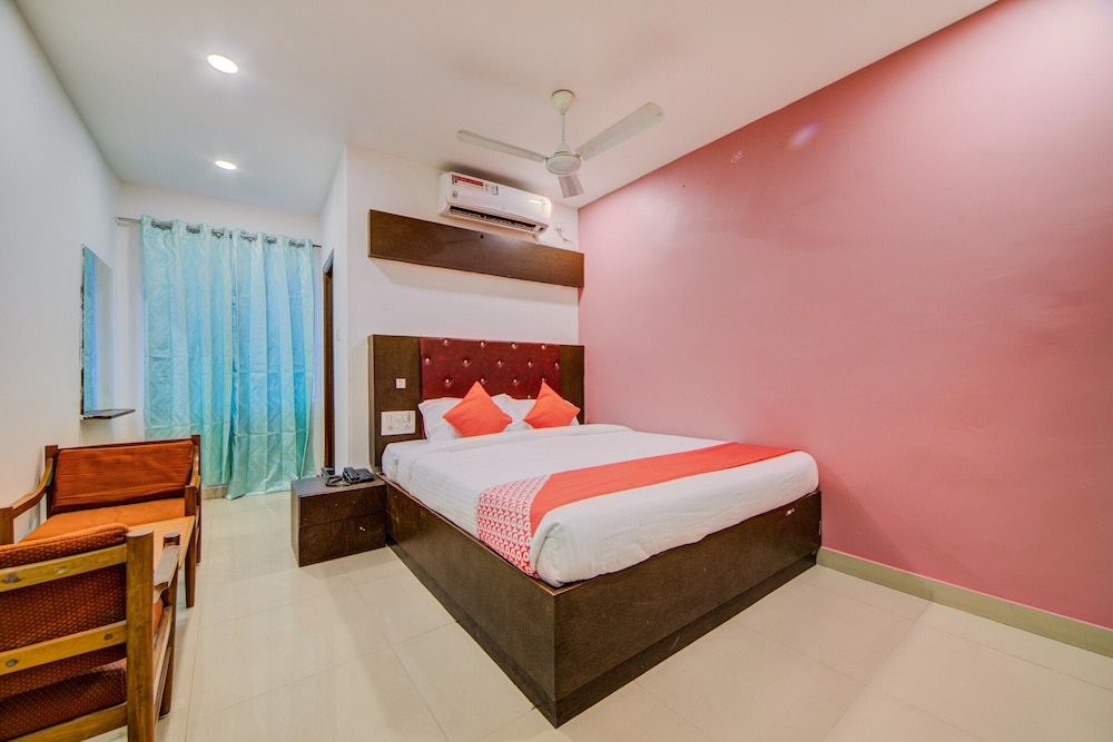 OYO 4025 Hotel Meredian Orchid Standard Double Room 2