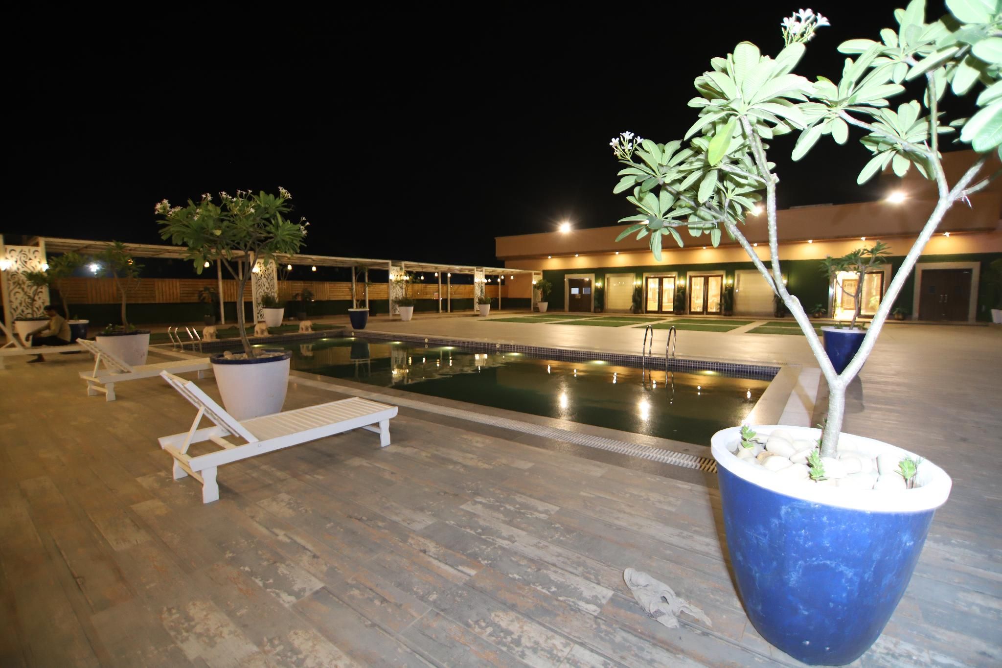 Swimming pool