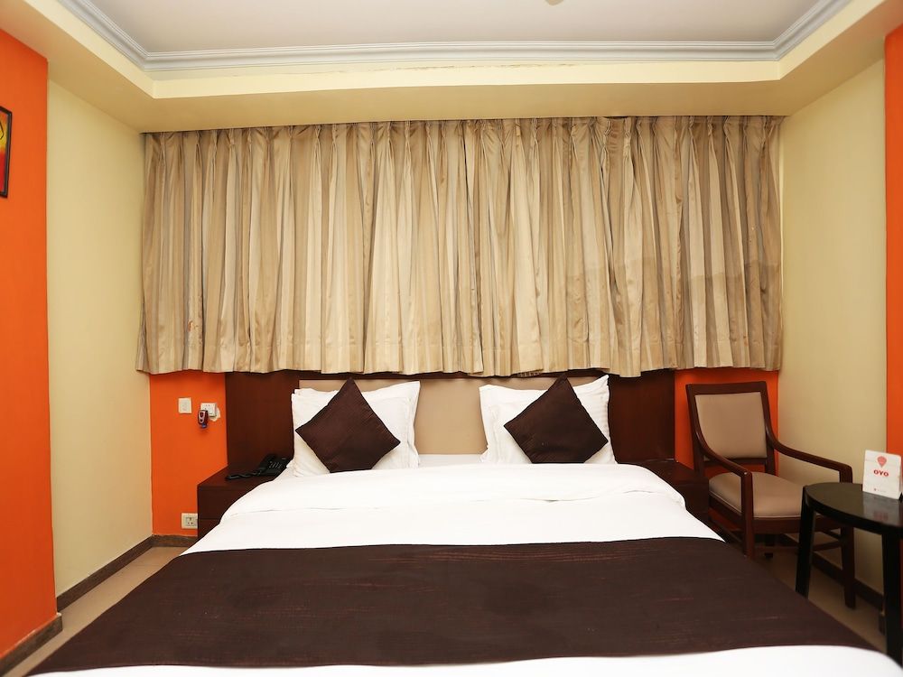 OYO 23224 F-14 Green Park Standard Room 10