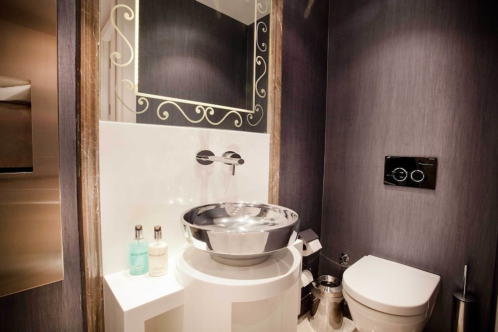 undefined Hotel La Villa 8