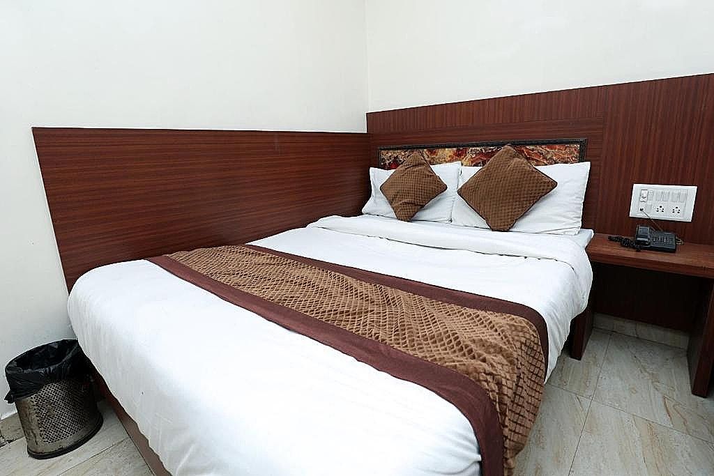 Hotel Toto International Deluxe AC Room 4