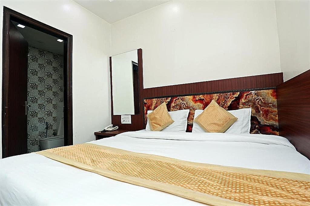 Hotel Toto International Deluxe AC Room 3