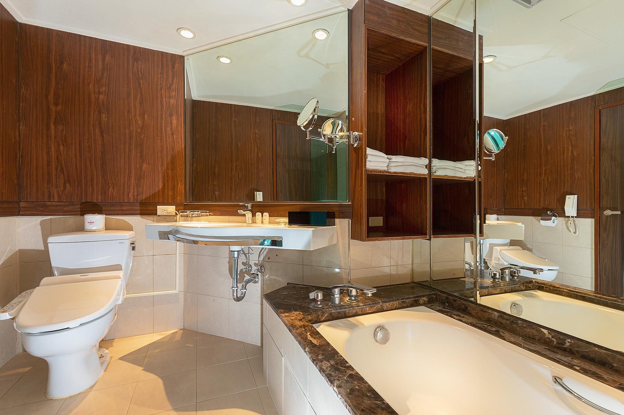 Howard Plaza Hotel Hsinchu Deluxe Quad Room 3