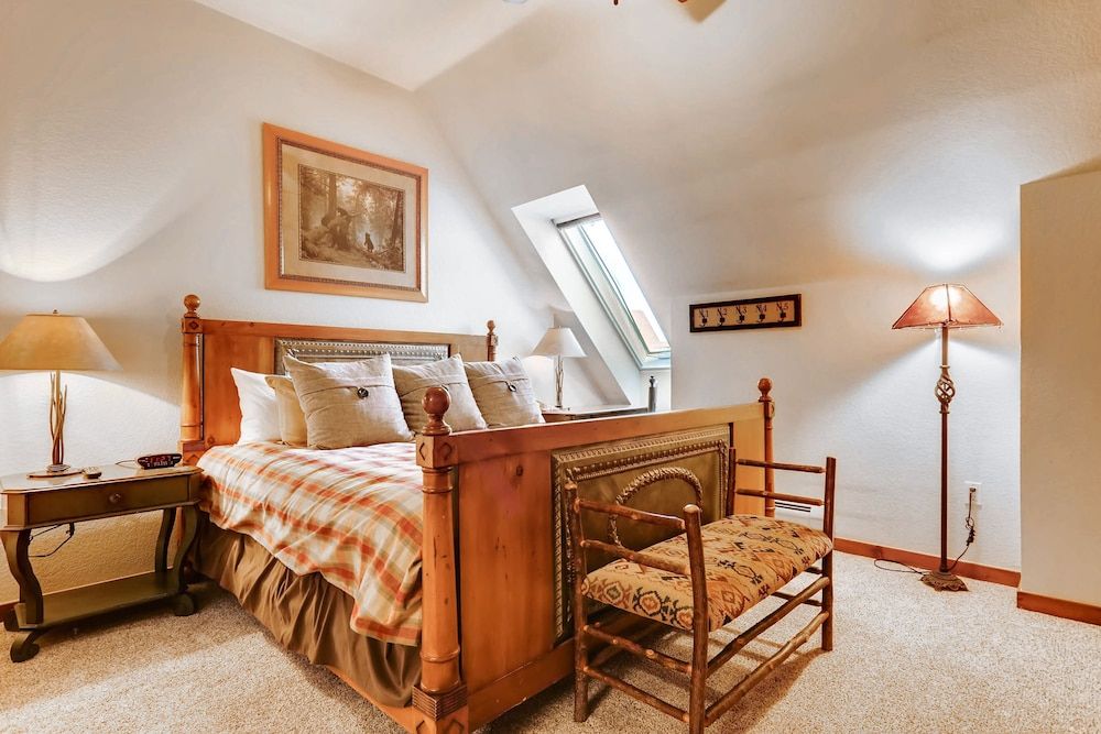 Condo, 2 Bedrooms