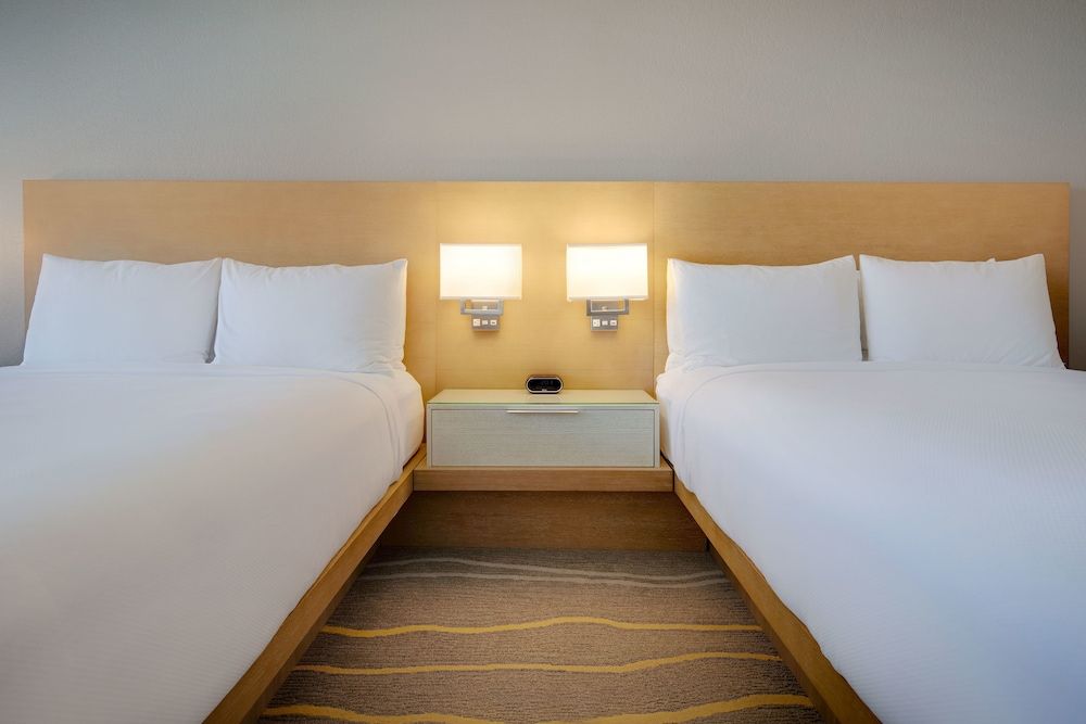 Room, 2 Queen Beds, Balcony, Oceanfront (Mobility Accessible, Roll-in Shower)