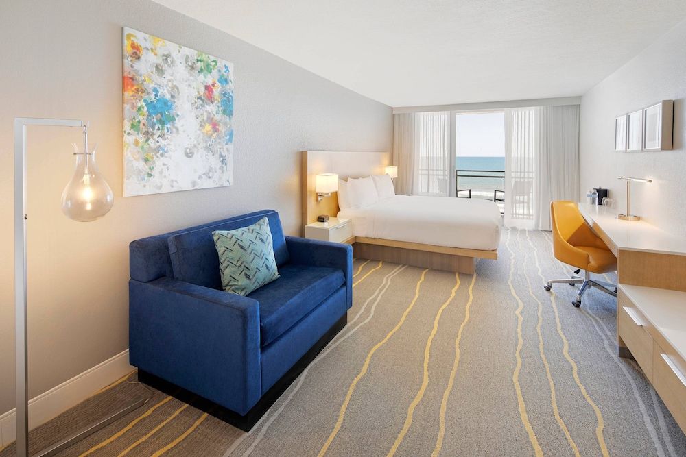 Room, 1 King Bed, Balcony, Oceanfront (Hearing Accessible)