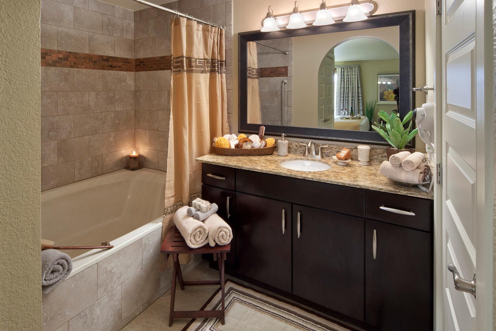 2 BED HEAR accessible ROLL IN Shower Non-Smoking