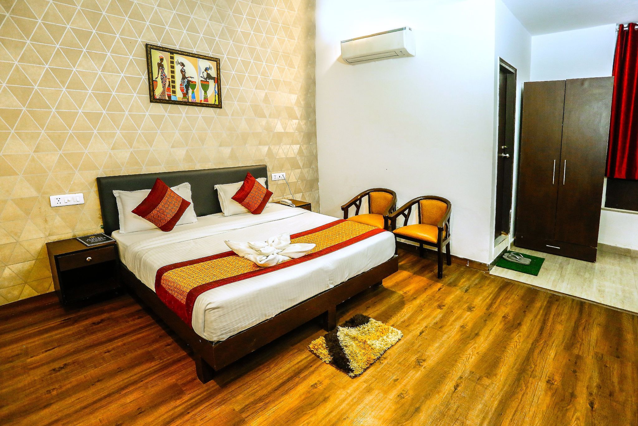 Airport Hotel Tashree Deluxe Room with free wifi