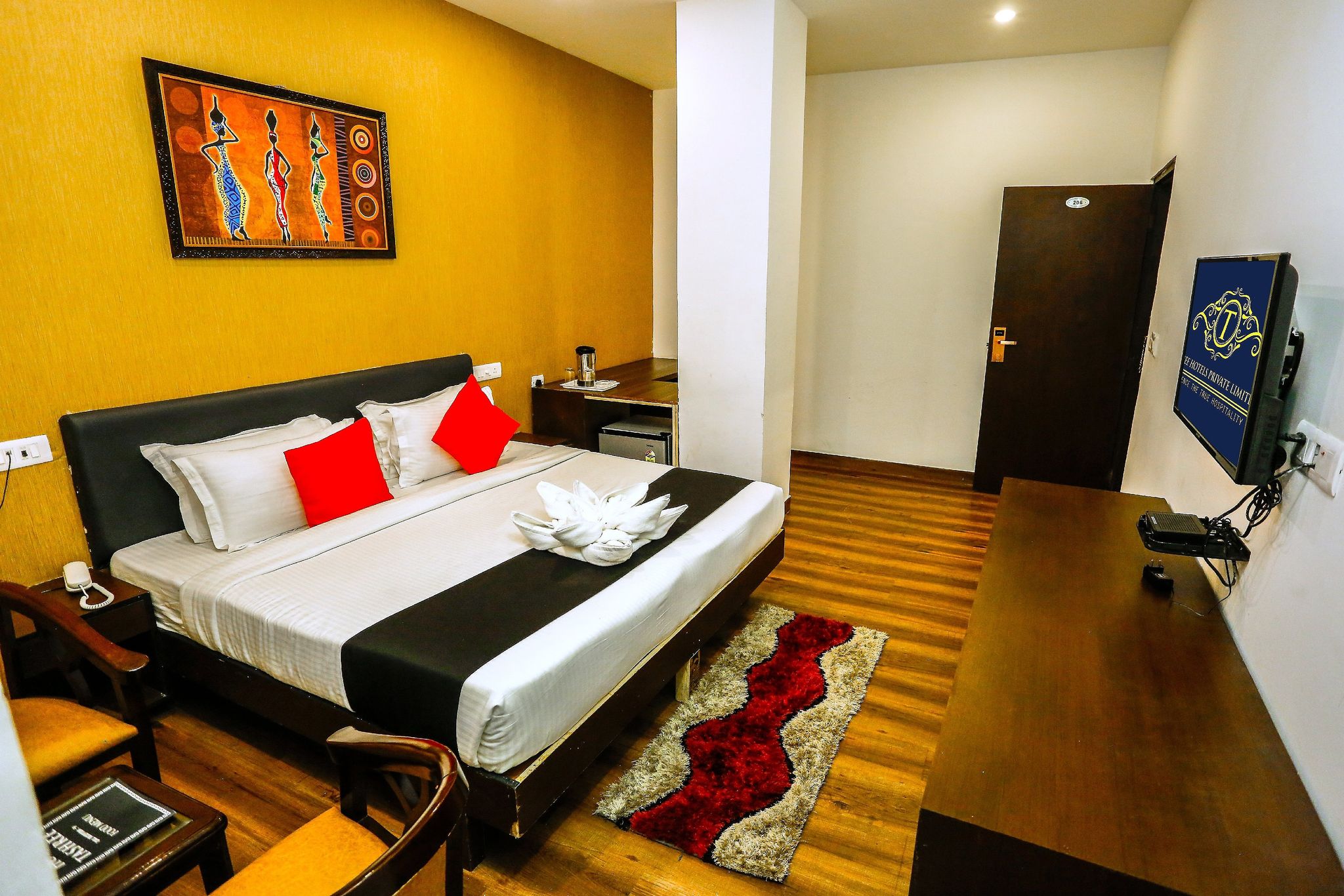 Airport Hotel Tashree Deluxe Room with free wifi 2