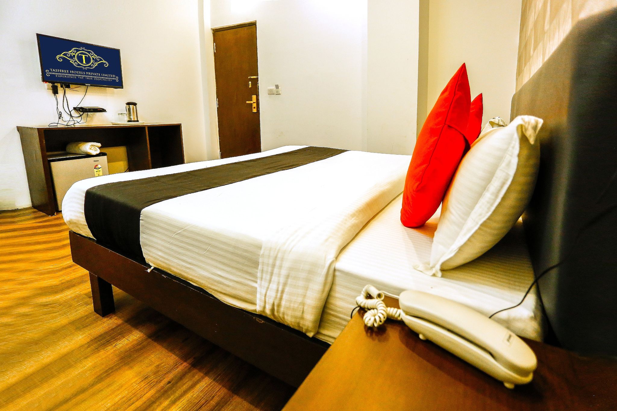 Airport Hotel Tashree Deluxe Room with free wifi 3