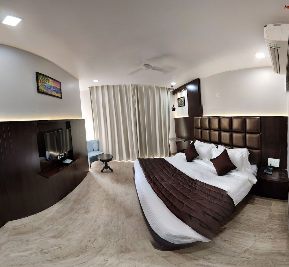 undefined The Raas Mahal Hotel 2