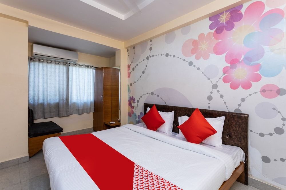 OYO 36211 Hotel Padma Palace Double or Twin Room 12