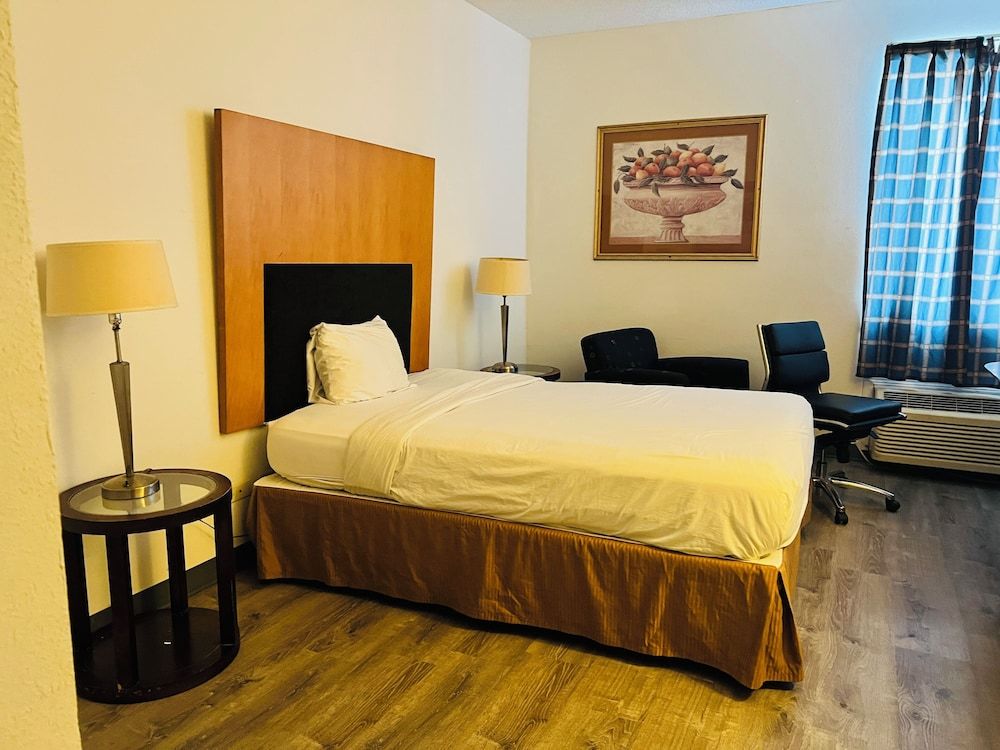 Room, 1 King Bed, Non Smoking
