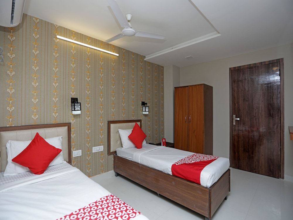 undefined OYO 13134 Grand Regency 5