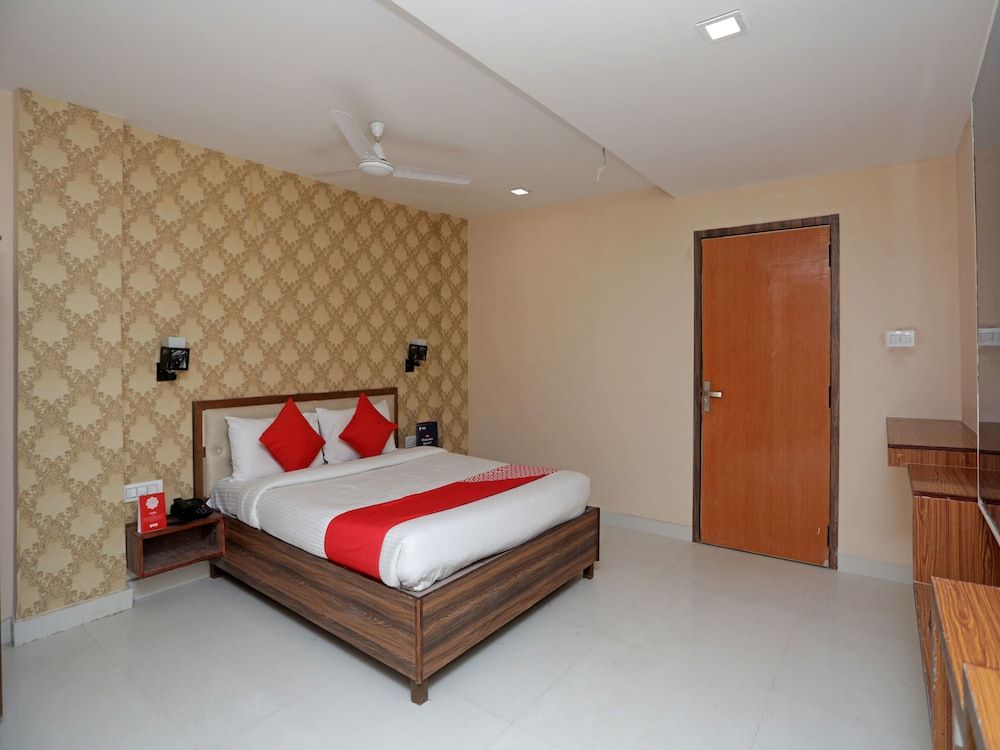 OYO 13134 Grand Regency Double Room
