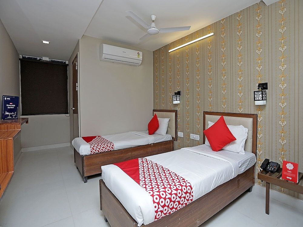 undefined OYO 13134 Grand Regency 4