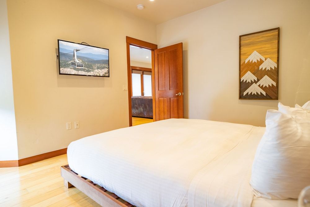 Premier Condo, 3 Bedrooms