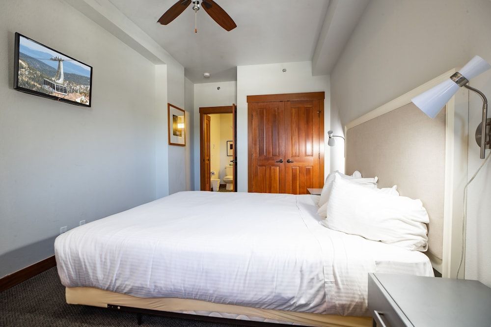 Condo, 1 Bedroom (Plus Den)
