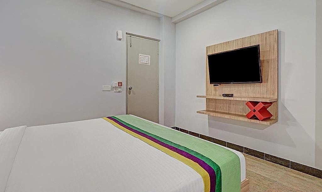 Richmond Residency Deluxe Double Room 5