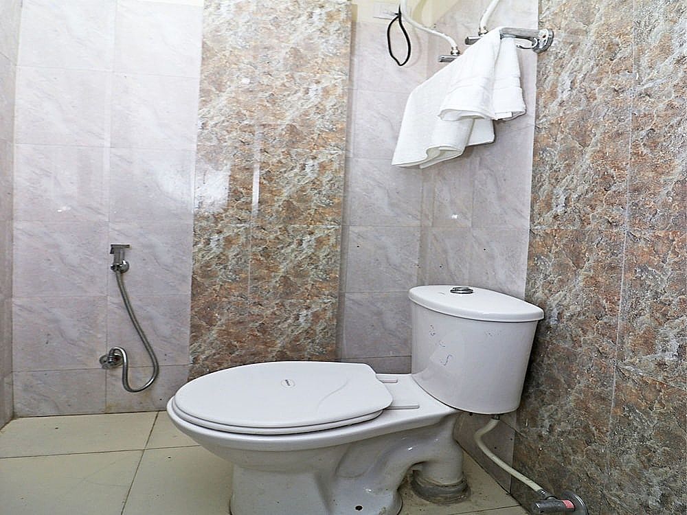 OYO 16260 Hotel Sunny International Double or Twin Room 15