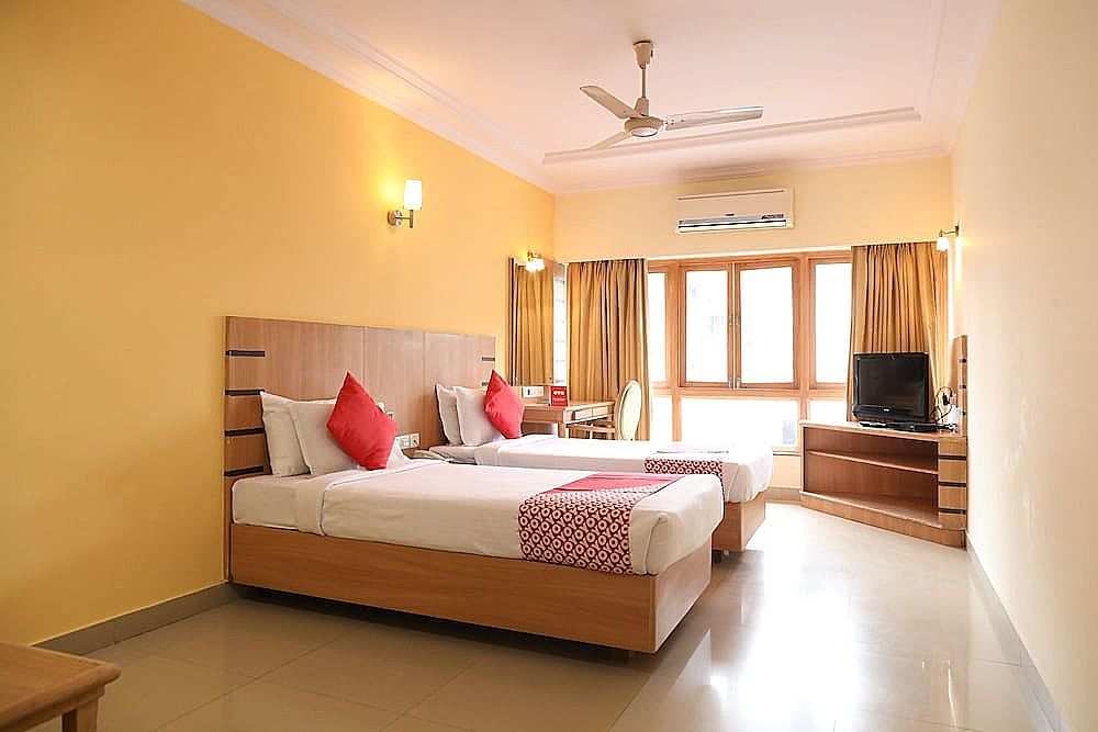undefined OYO 16260 Hotel Sunny International 9
