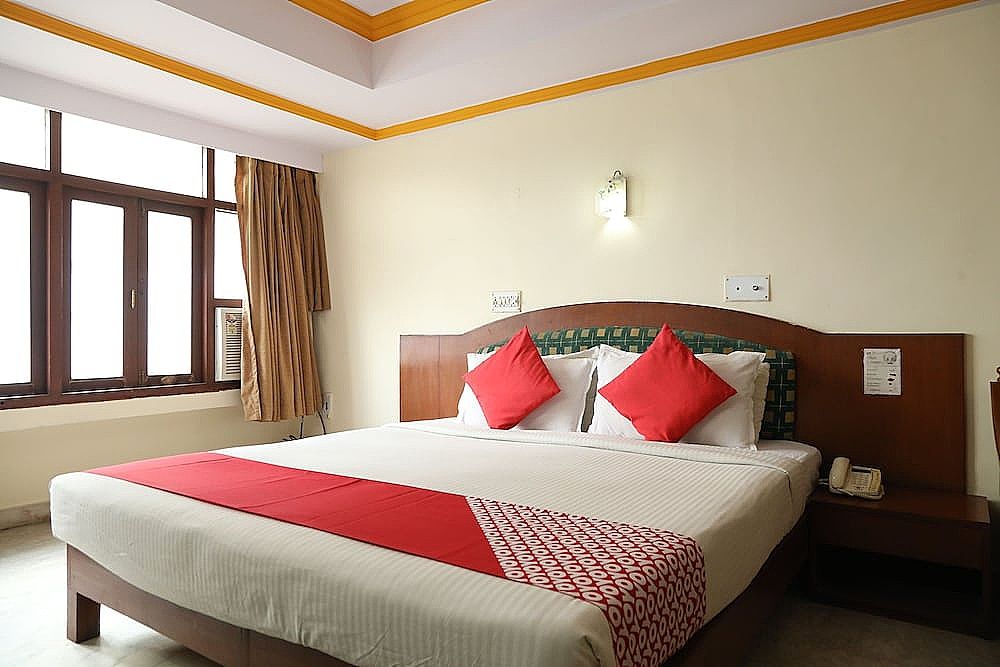 undefined OYO 16260 Hotel Sunny International 4
