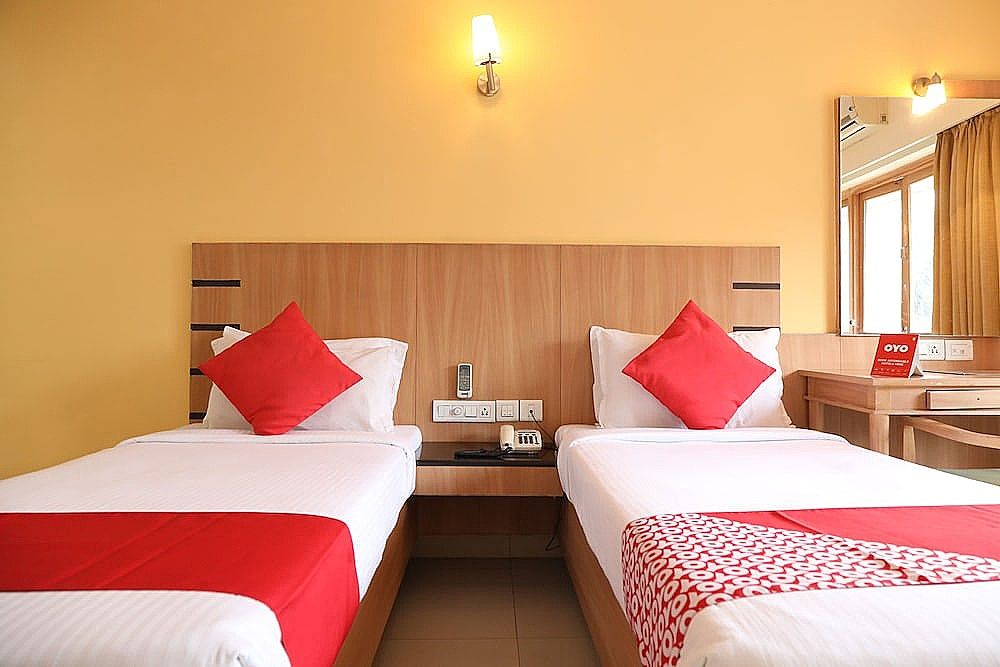 undefined OYO 16260 Hotel Sunny International 8