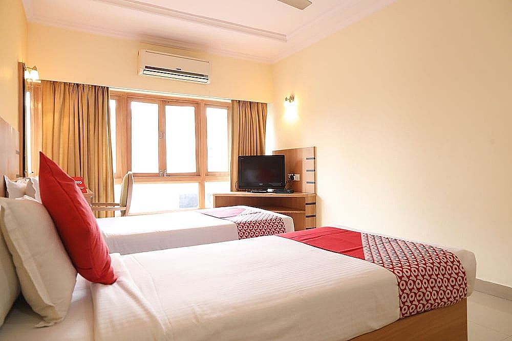 undefined OYO 16260 Hotel Sunny International 2