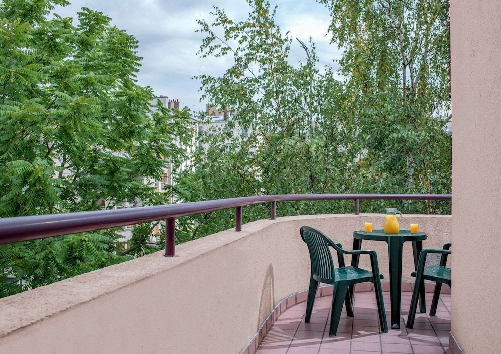 Deluxe Studio, Balcony